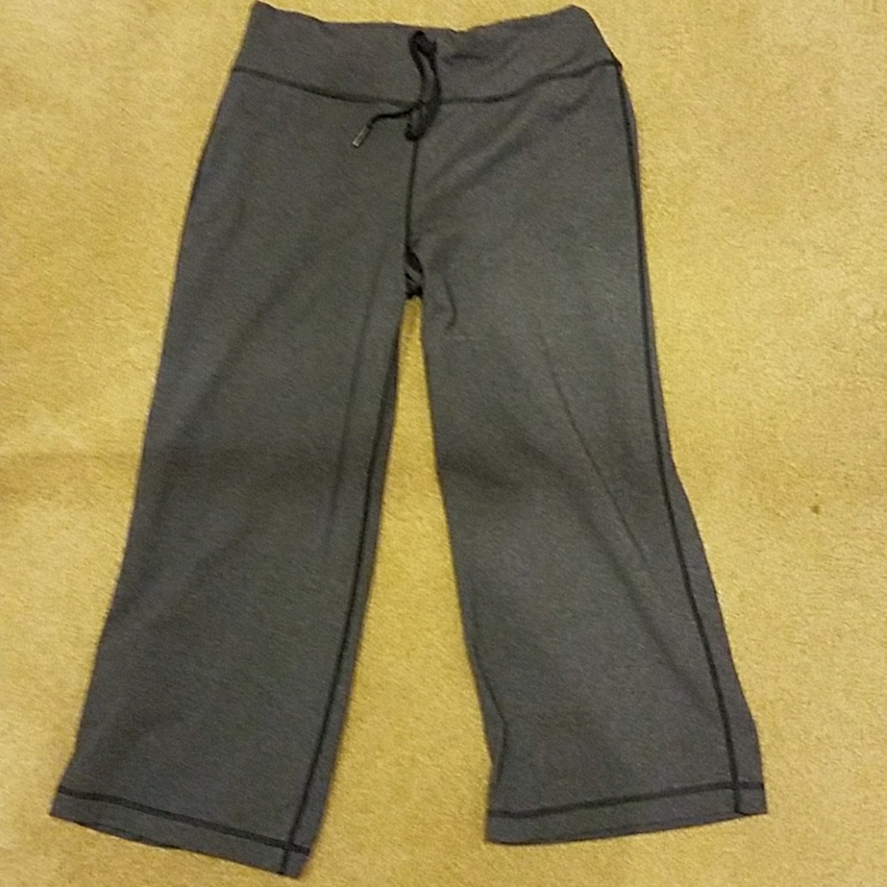 Lululemon cropped pants